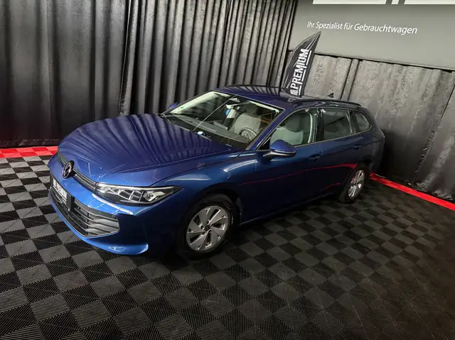 Volkswagen Passat main image