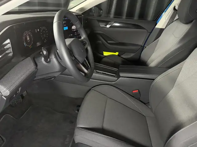 Volkswagen Passat view 22