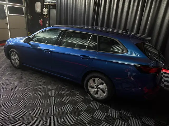 Volkswagen Passat view 10