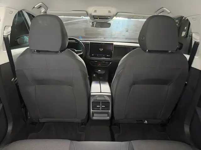 Volkswagen Passat view 19