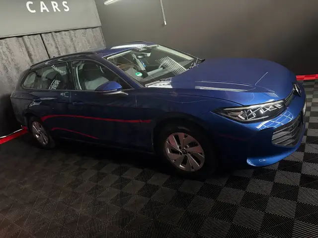 Volkswagen Passat view 7