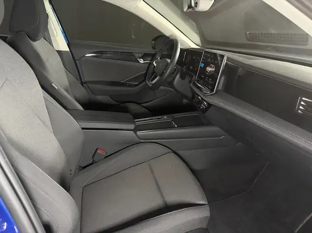 Volkswagen Passat view 28