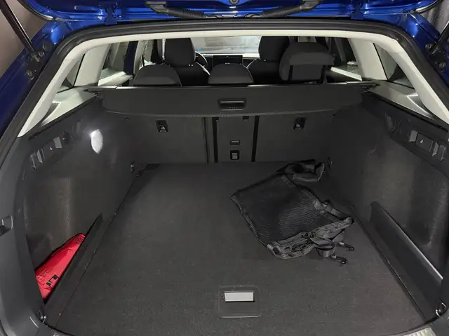 Volkswagen Passat view 18