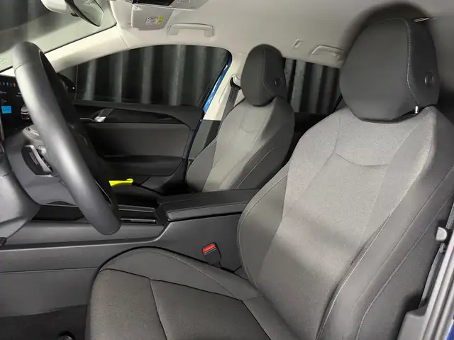 Volkswagen Passat view 23