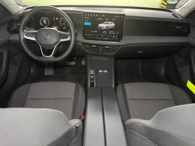 Volkswagen Passat view 20
