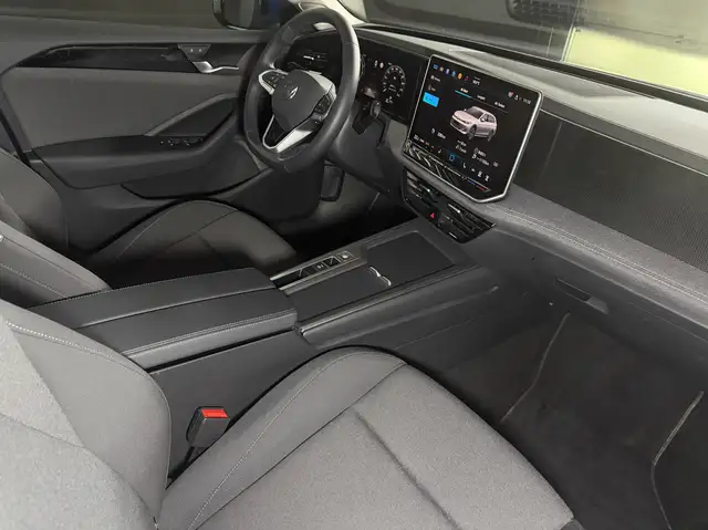 Volkswagen Passat view 29