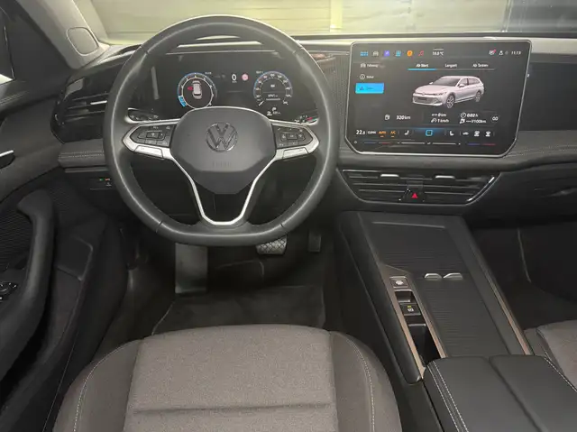 Volkswagen Passat view 21