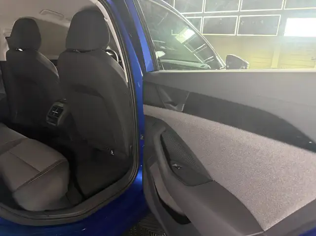 Volkswagen Passat view 27