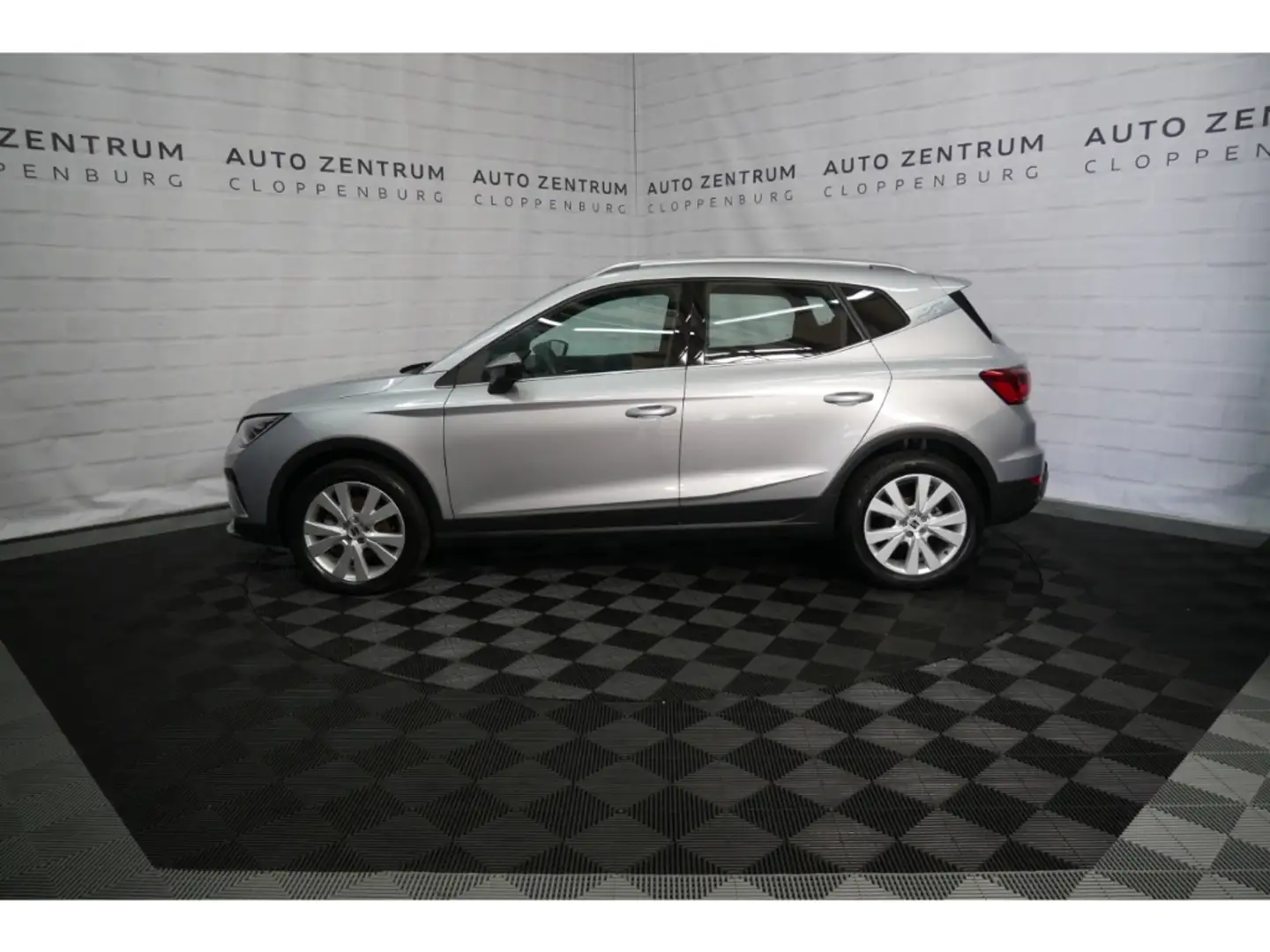 SEAT Arona Xperience 1.0 TSI LED+Navi-Touch+PDC+17'' Silber - 2