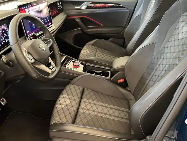 Volkswagen Tiguan view 4
