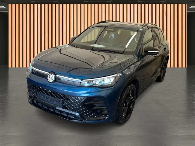 Volkswagen Tiguan view 2