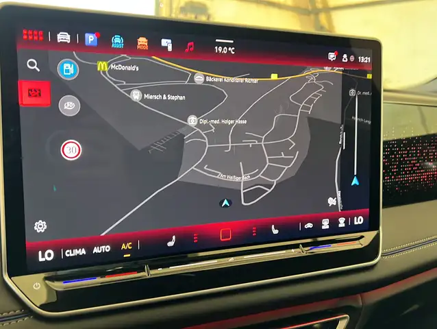 Volkswagen Tiguan view 12