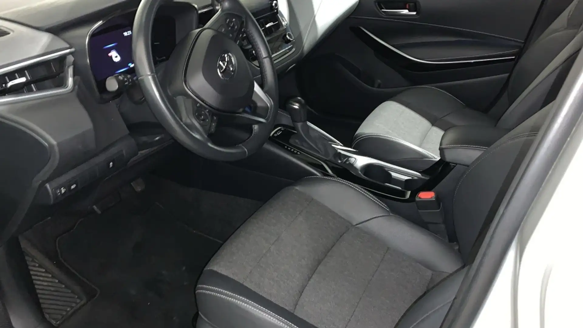 Toyota Corolla 125H Style Blanco - 2