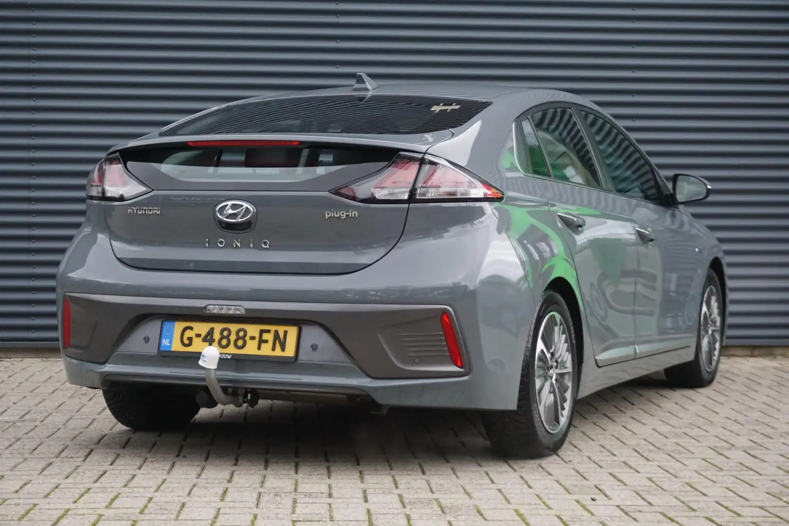 Hyundai IONIQ 1.6 GDi 141pk PHEV Premium | Trekhaak | Stoelverwa Gris - 2