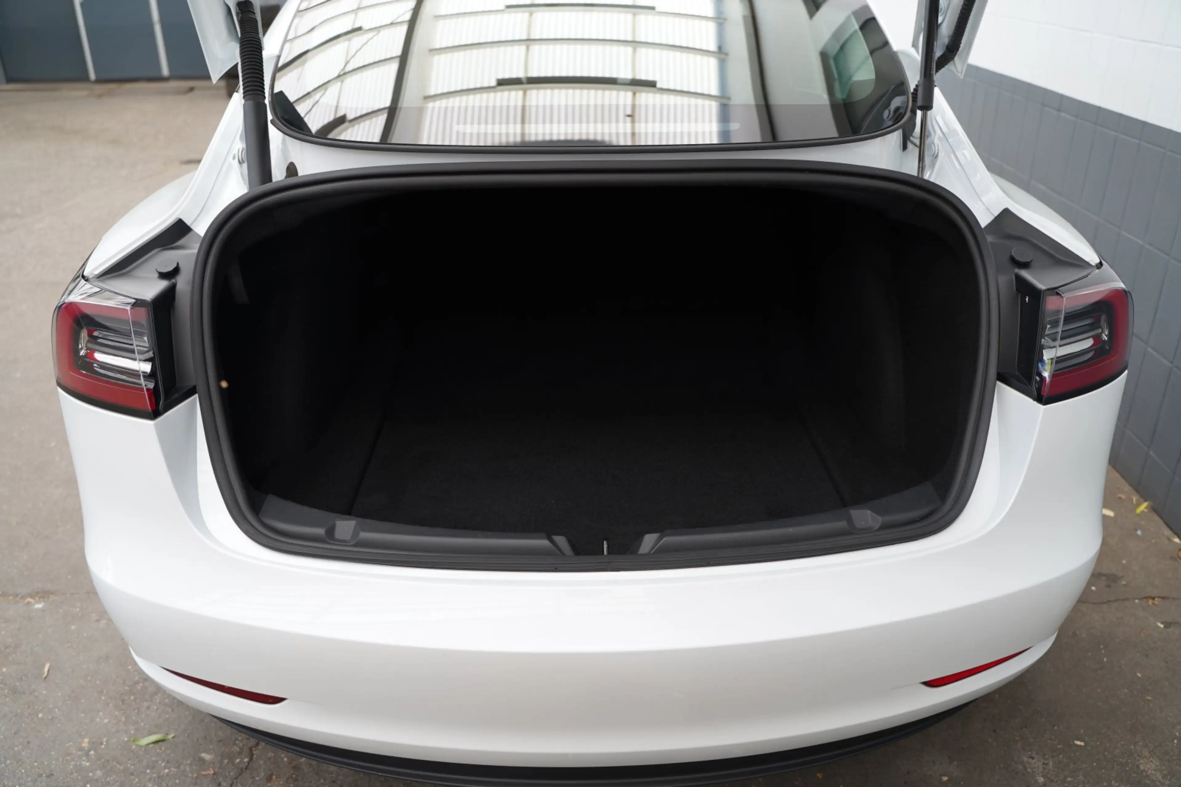 Tesla Model 3 Standard Range + 2. Hd., unfallfrei — photo 8
