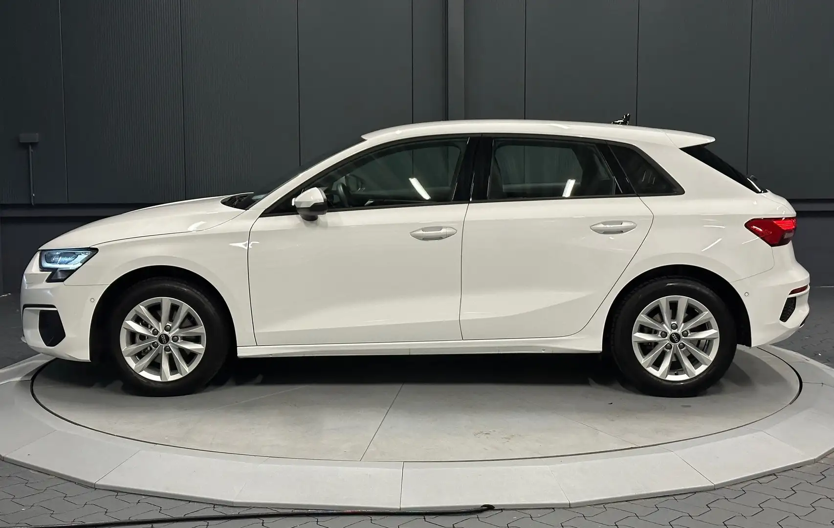 Audi A3 Sportback 35 TFSI *Sport-Sitze*ACC*Park-Assist* Weiß - 2