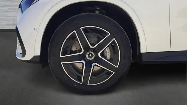 Mercedes-Benz GLC view 5
