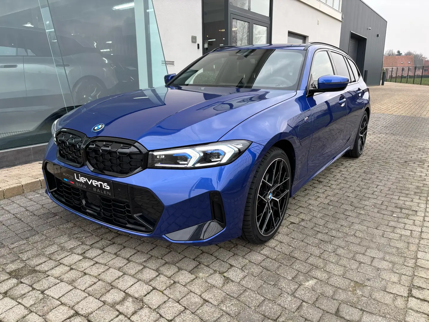 BMW 320 e M Sport - HarmanKardon Trekhaak Pano 360° HUD Bleu - 1