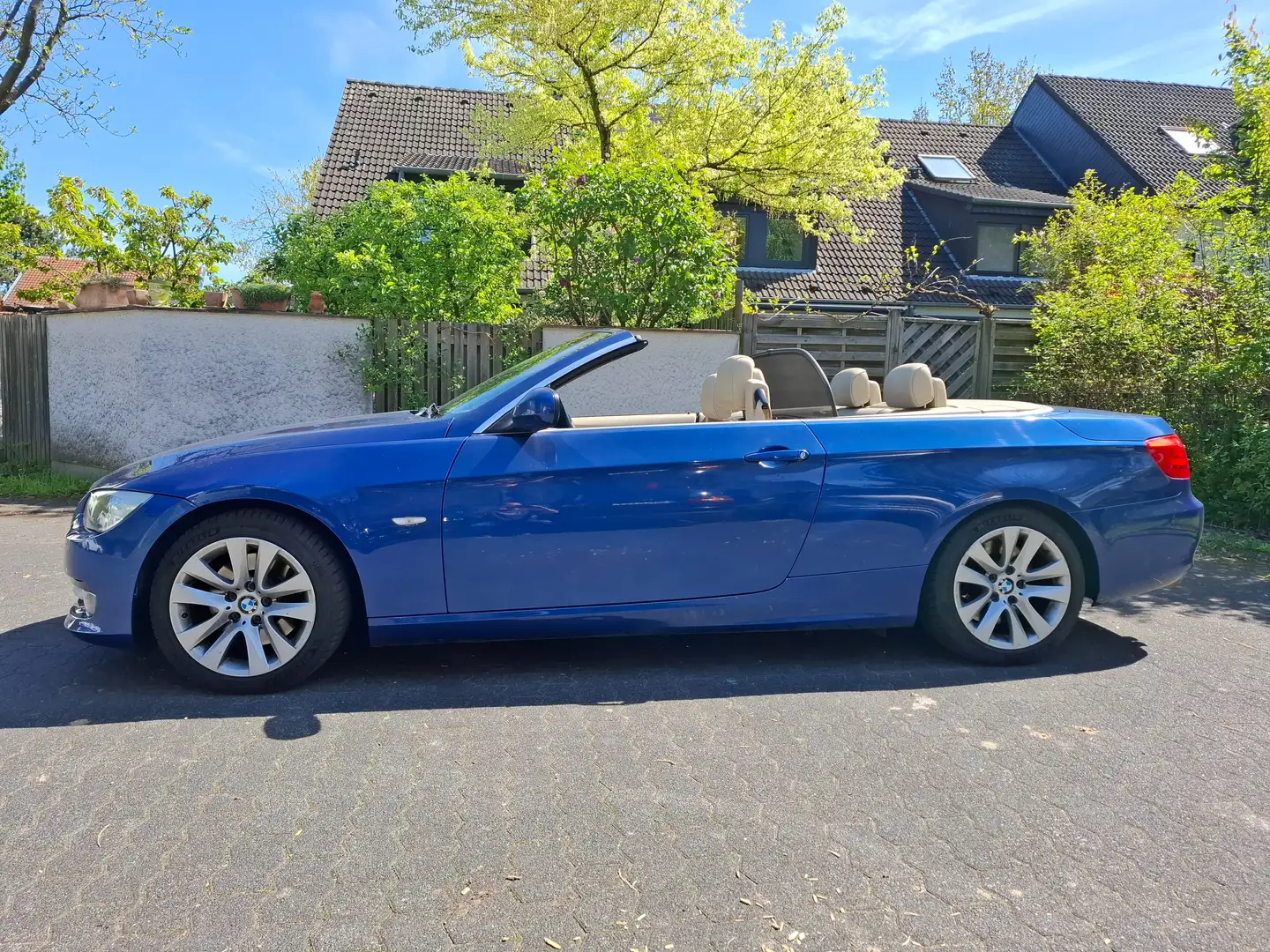 BMW 330 330d DPF Cabrio Modrá - 1