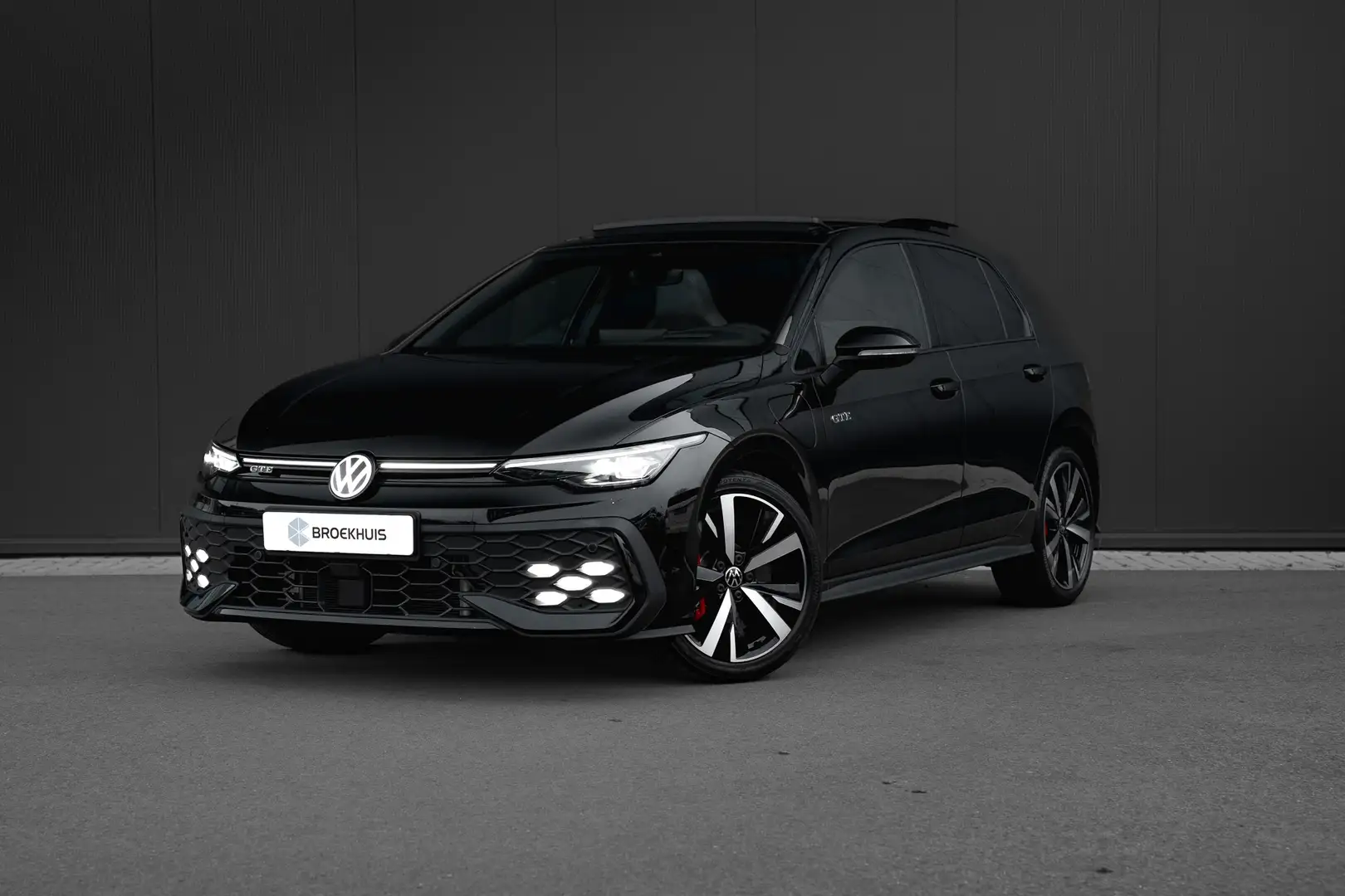 Volkswagen Golf GTE 1.5 eHybrid 272PK | Full Option | HUD | Panorama | Schwarz - 1