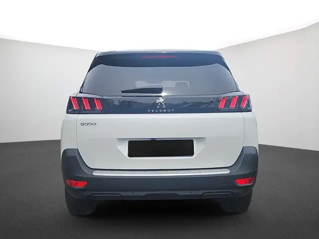 Peugeot 5008 view 3