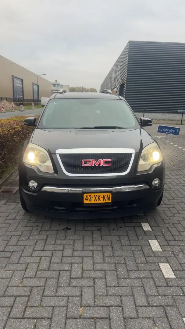 GMC Acadia 8 person - 1