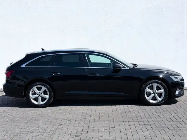 Audi A6 Avant view 4