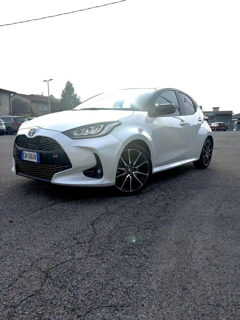 Toyota Yaris 1.5h GR Sport - 1