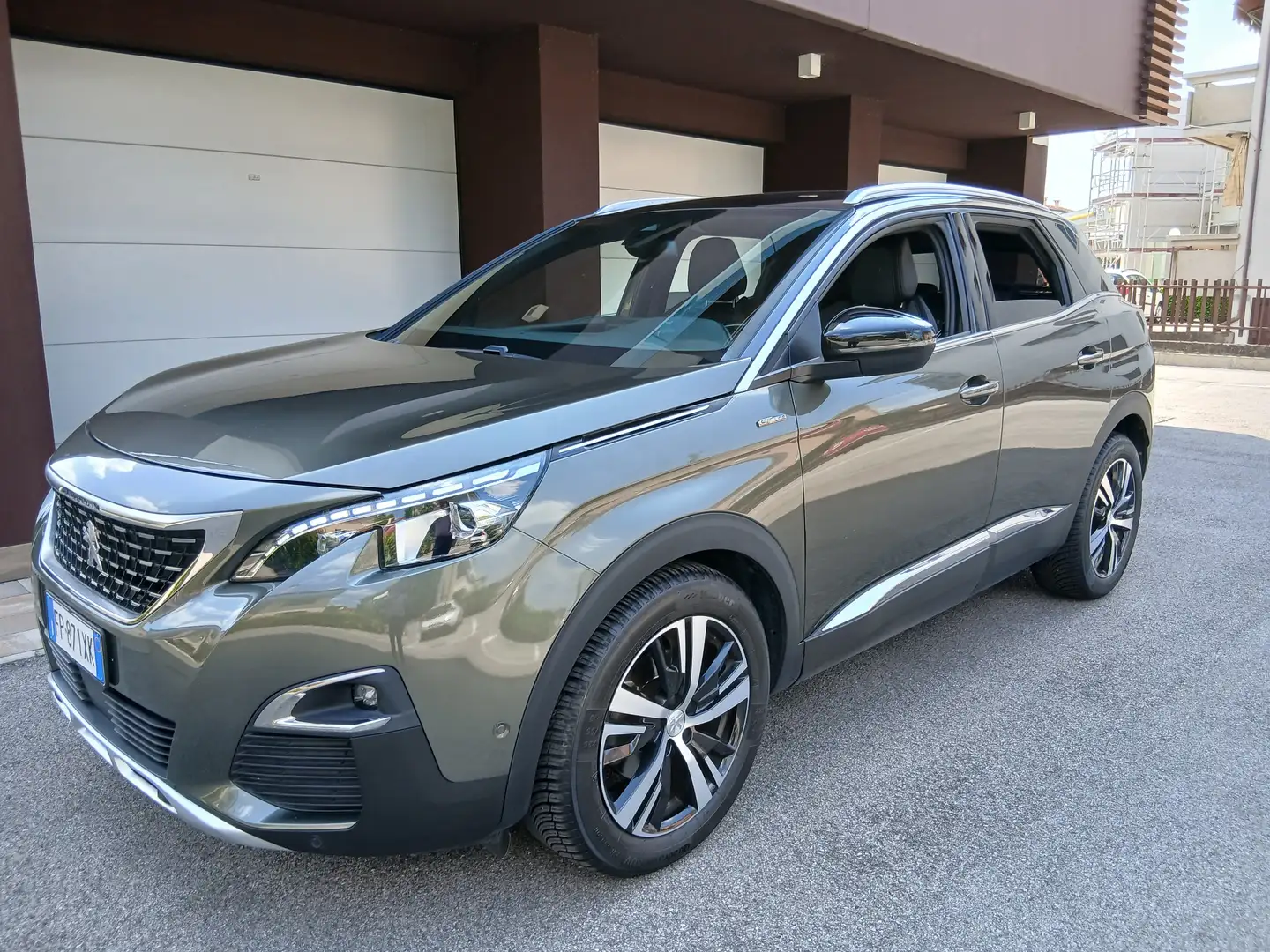 Peugeot 3008 1.5 bluehdi GT Line  tua a  € 199 mese Grigio - 2