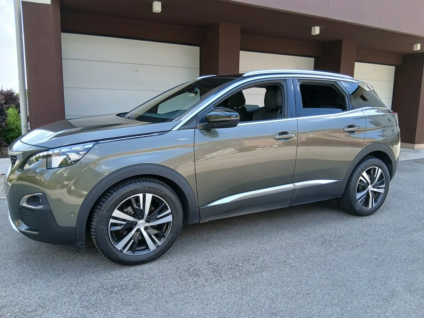 Peugeot 3008 1.5 bluehdi GT Line  tua a  € 199 mese Grigio - 1