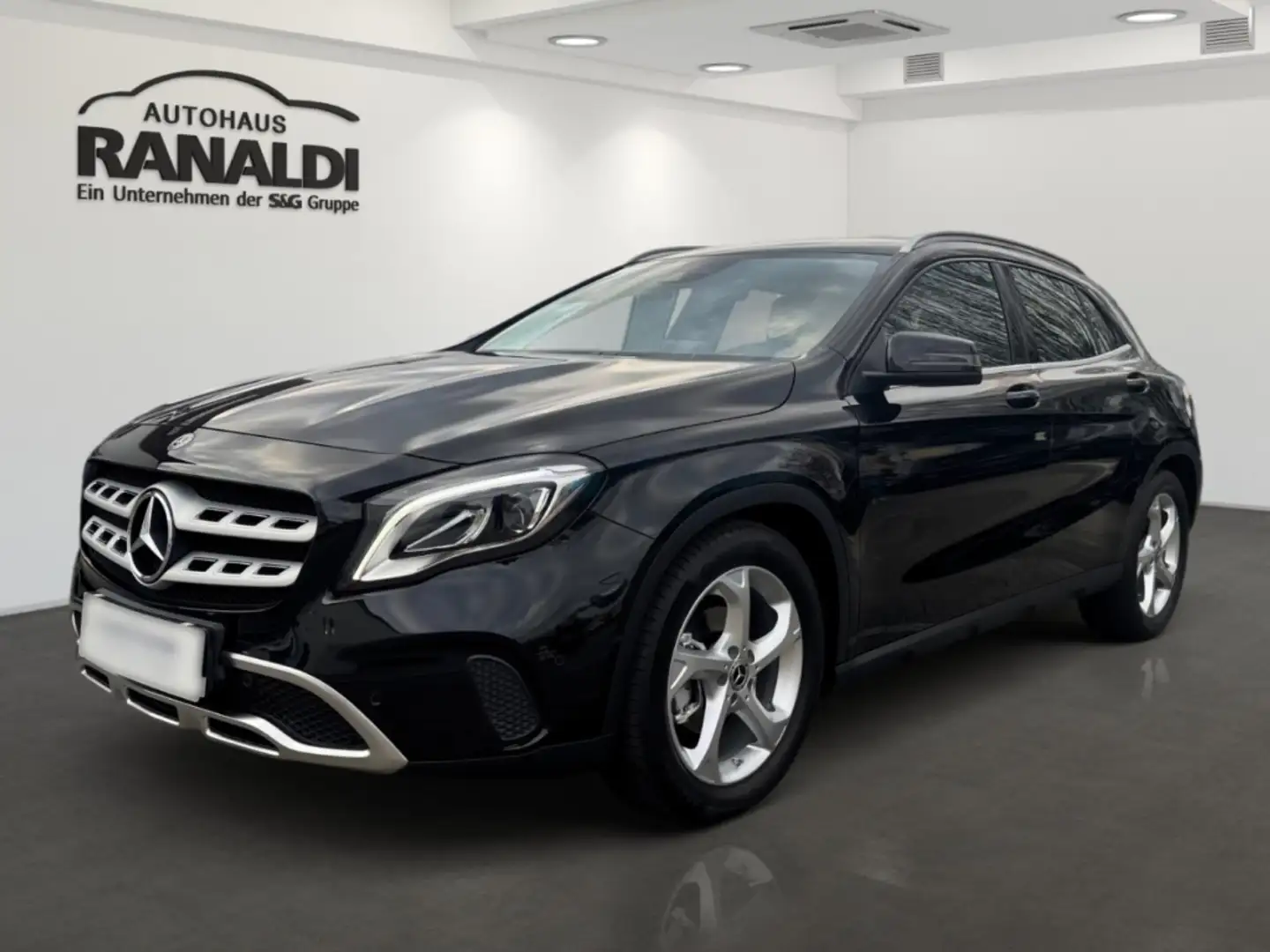 Mercedes-Benz GLA 200 Automatik++Wenige KM!++Navi++Kamera++ Schwarz - 1