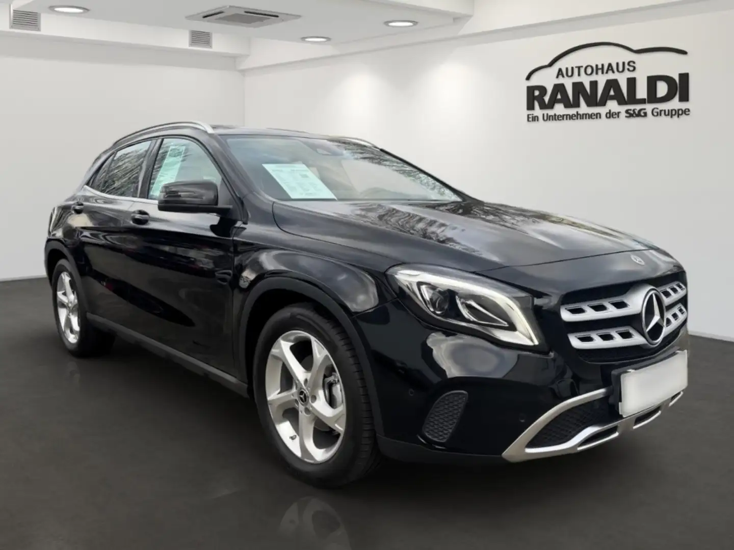 Mercedes-Benz GLA 200 Automatik++Wenige KM!++Navi++Kamera++ Schwarz - 2