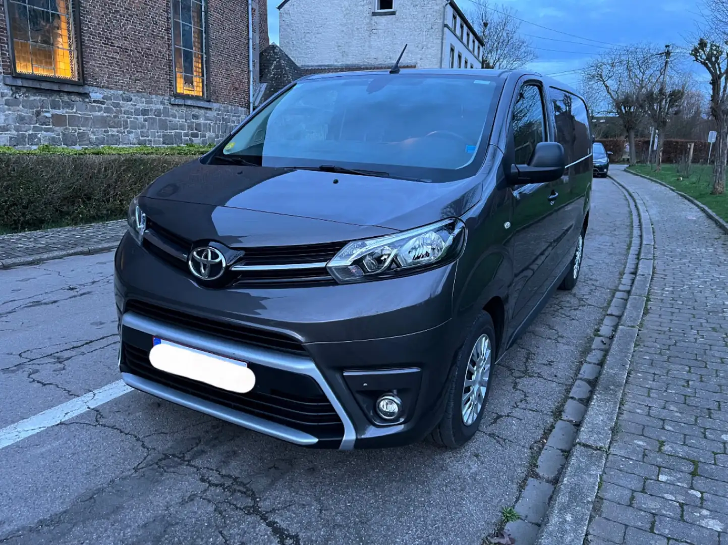 Toyota Proace 2.0 D-4D Medium Comfort S/S (EU6.3) Bruin - 1