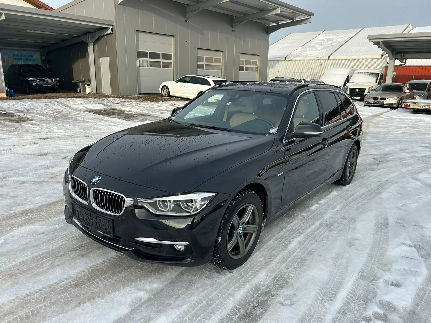 BMW 320 320 d xDrive Luxury Line Schwarz - 1