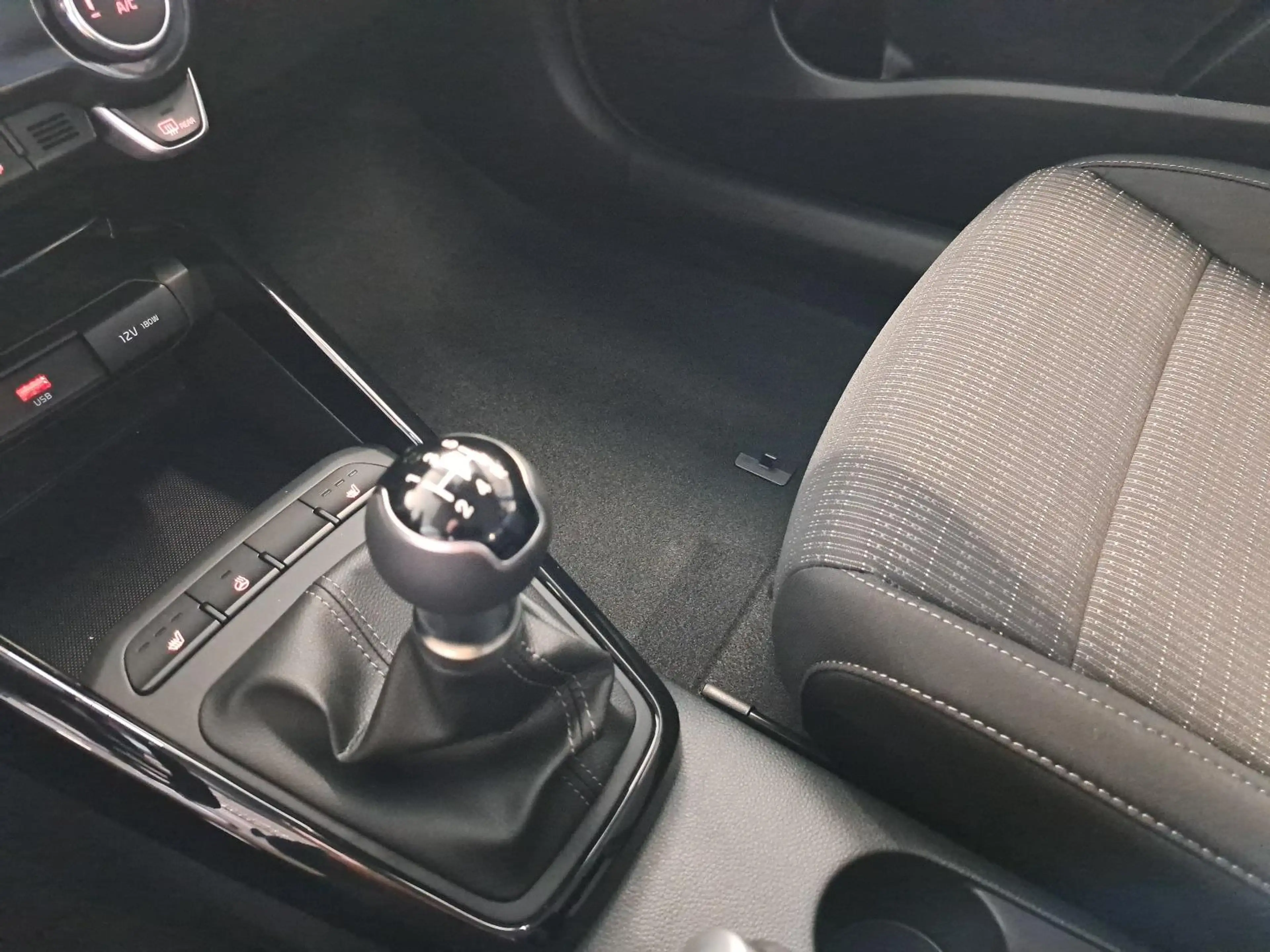 Kia Stonic STONIC 1.2 VISION SITZH. NAVI — photo 13