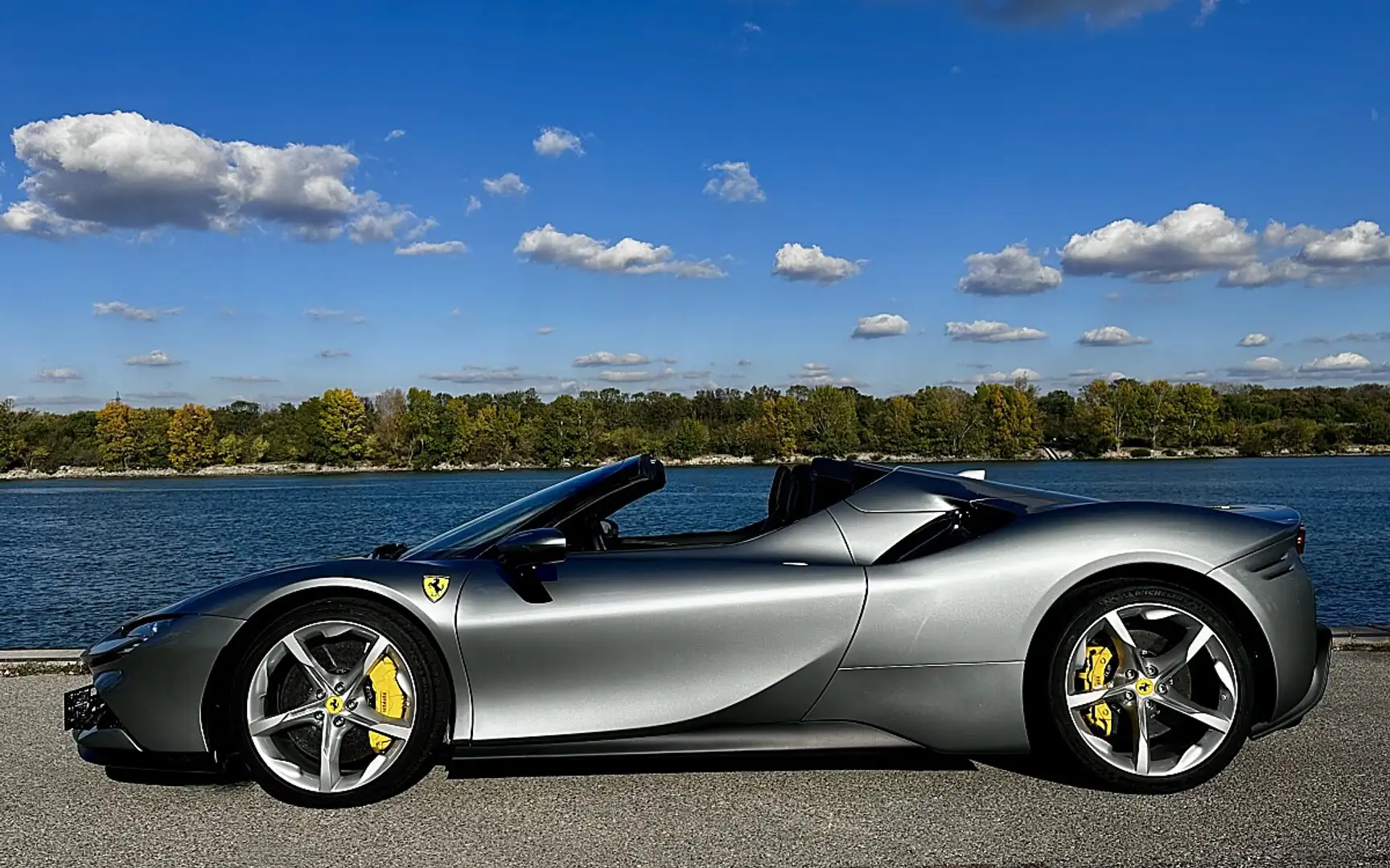 Ferrari SF90 Stradale Grau - 2