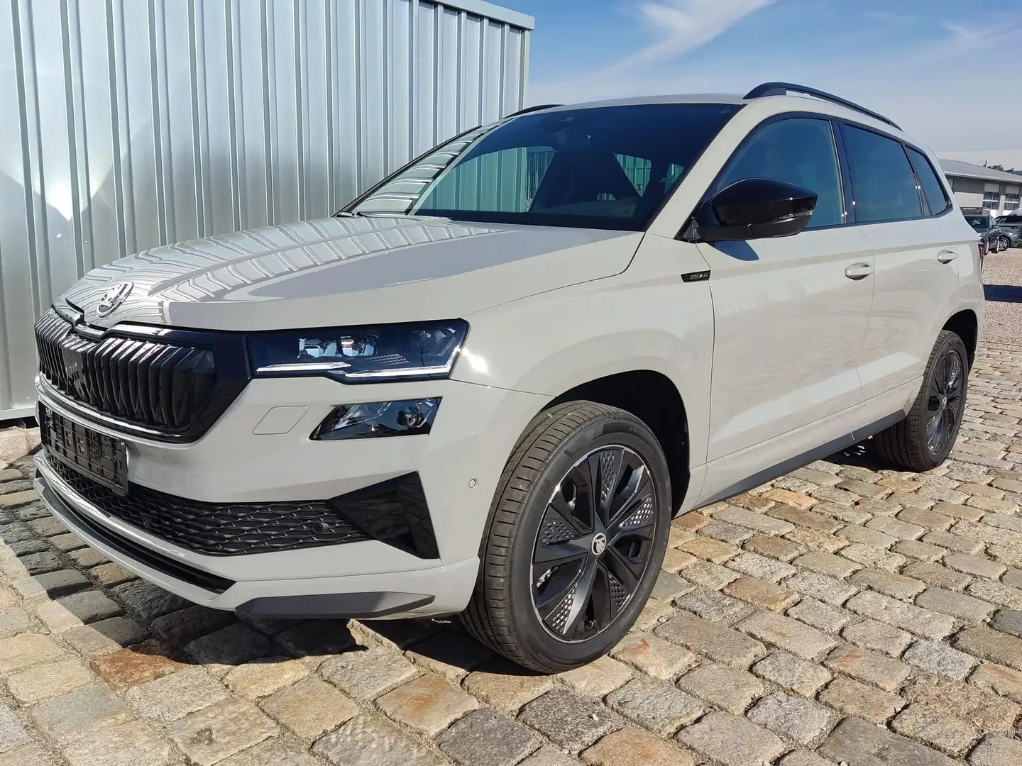 Skoda Karoq Sportline 1,5 TSI 150 PS DSG Navi-4x Sitzheizun... Grigio - 1