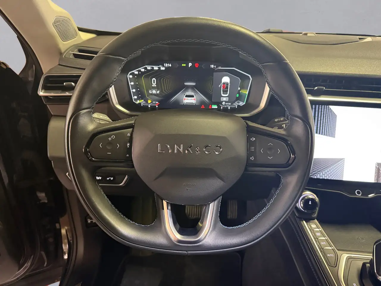 Lynk & Co 01 PHEV 11
