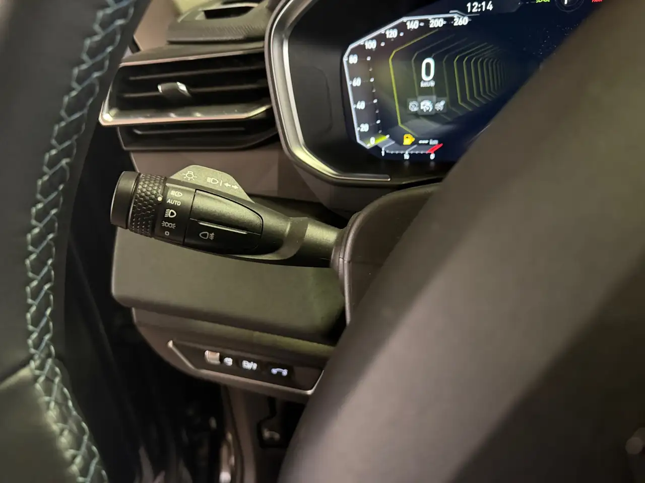 Lynk & Co 01 PHEV 12
