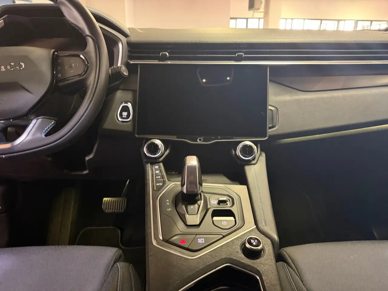 Lynk & Co 01 PHEV 10