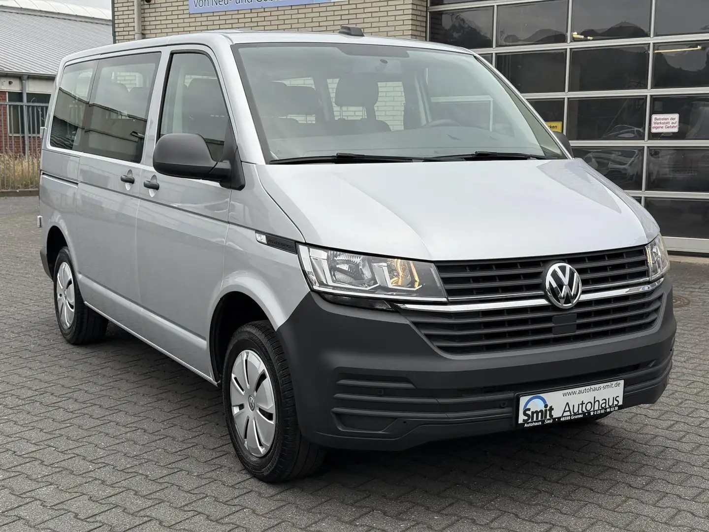 Volkswagen T6.1 Kombi T6.1 Transporter Kombi 9-Sitze/ APP/ DAB/ PDC Silber - 1