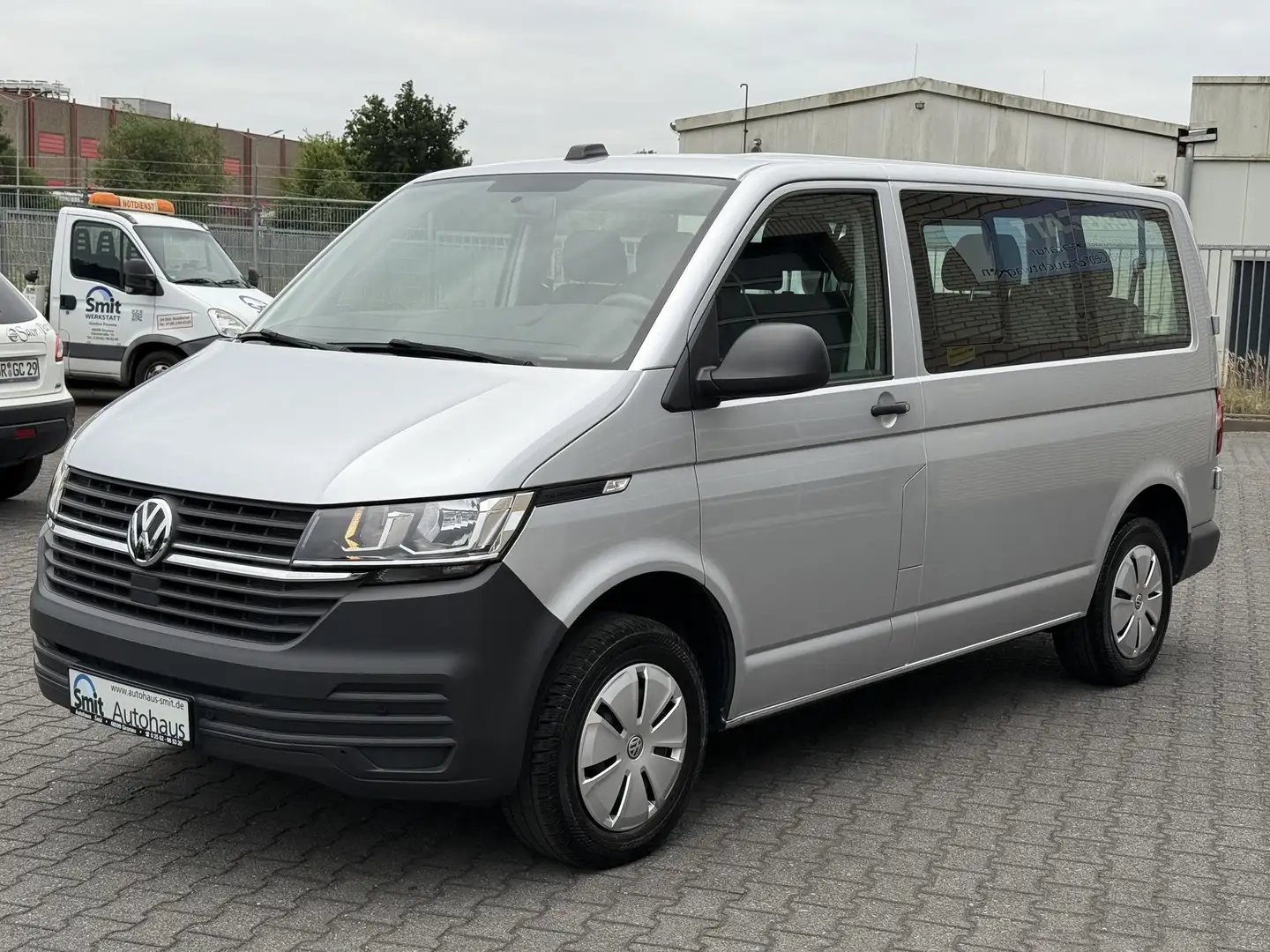 Volkswagen T6.1 Kombi T6.1 Transporter Kombi 9-Sitze/ APP/ DAB/ PDC Silber - 2