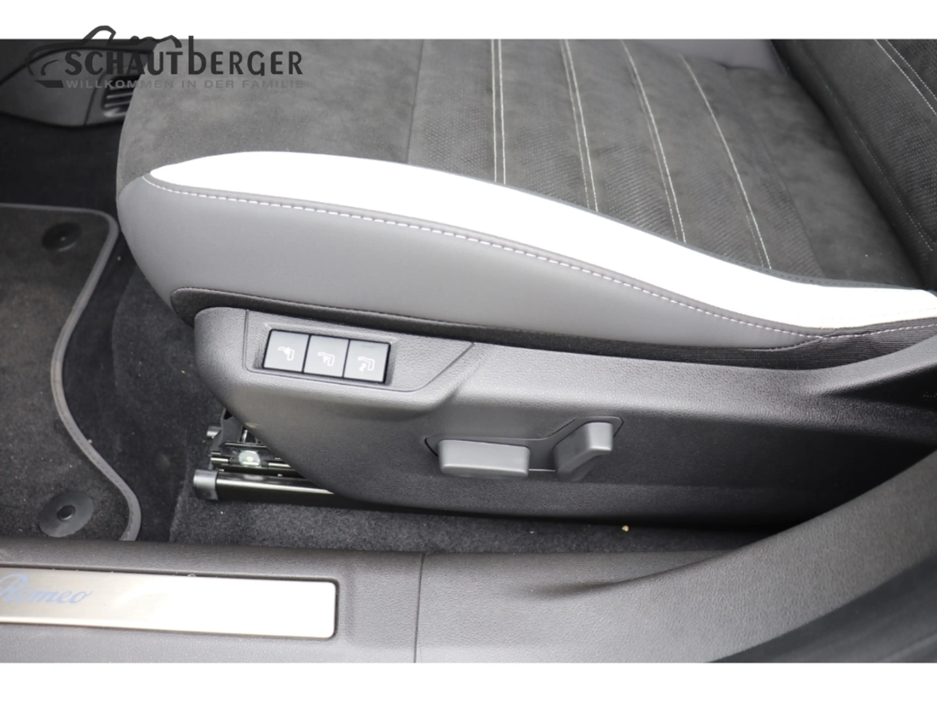 Alfa Romeo Junior Ibrida 1.2 VGT 48V-Hybrid 107 kW Sport Speciale Na — photo 15