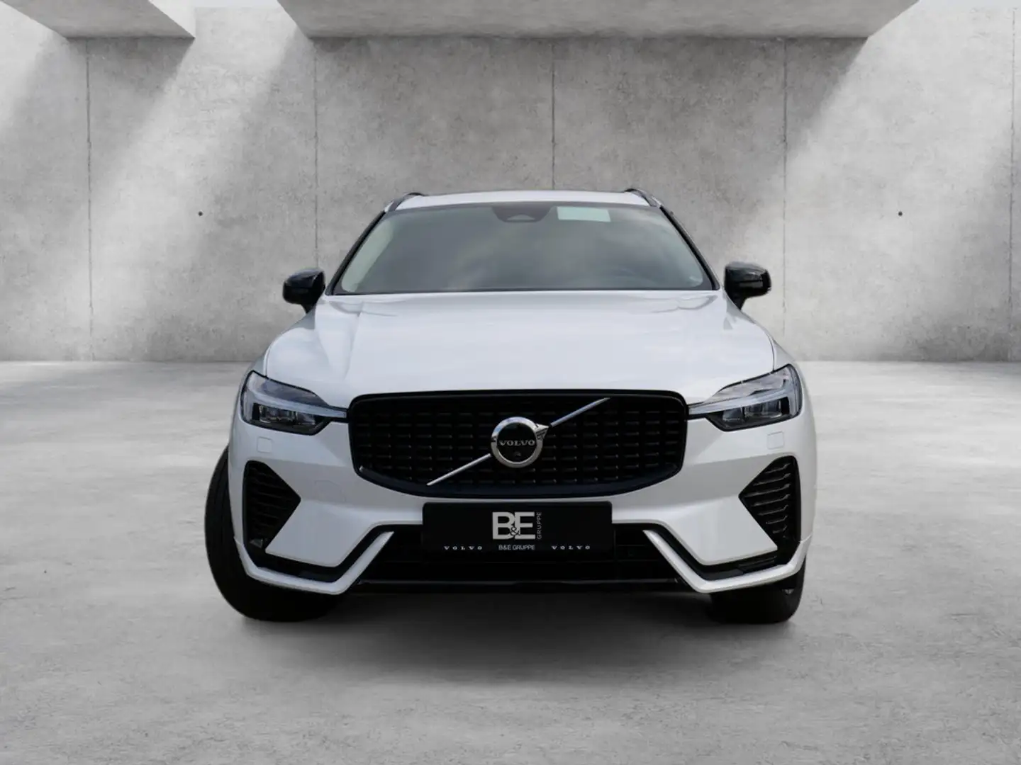 Volvo XC60 T6 Plus Dark Recharge Plug-In Hybrid AWD Weiß - 2