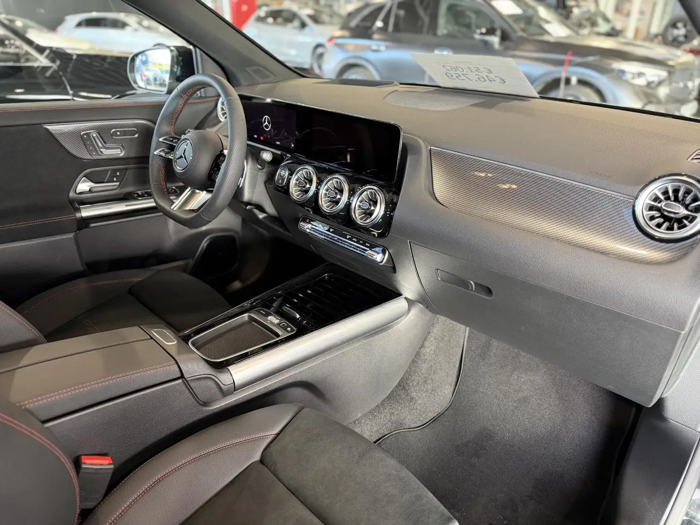 Mercedes-Benz GLA 180 Star Edition Negro - 2