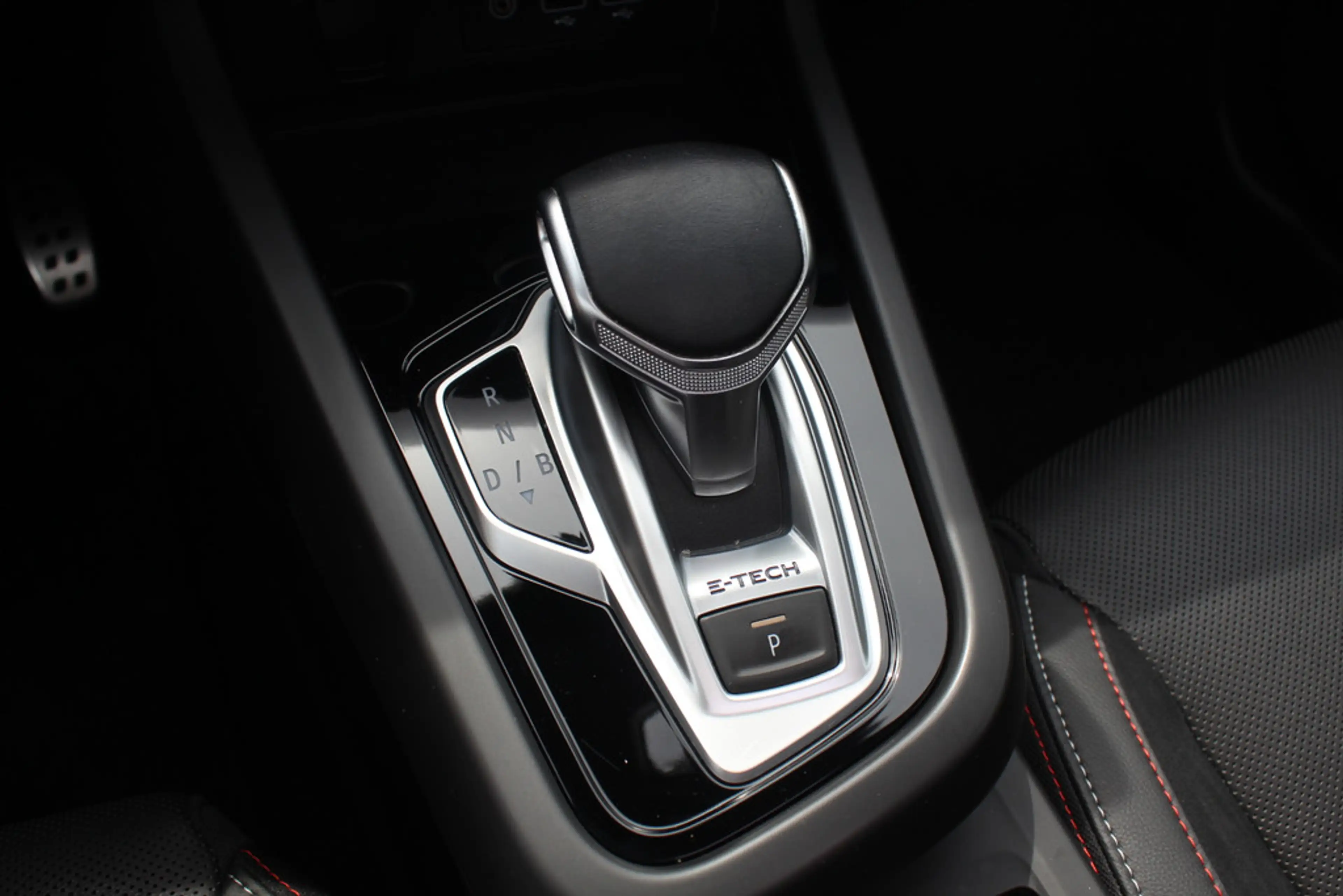 Renault Arkana 1.6 E-Tech Hybrid 145 R.S. Line / Camera / Leder / — photo 27