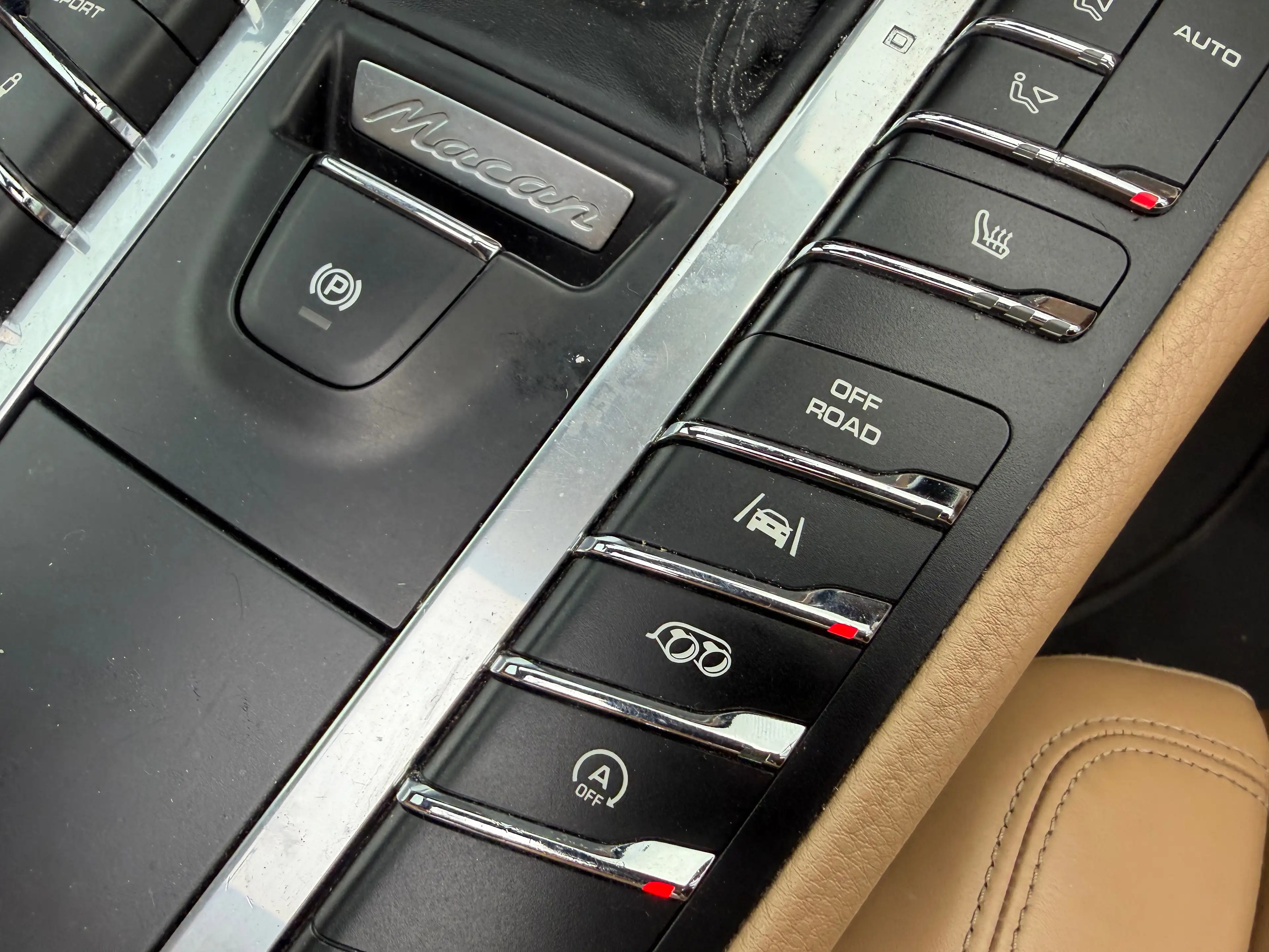 Porsche Macan Macan 2.0 Turbo PDK — photo 11