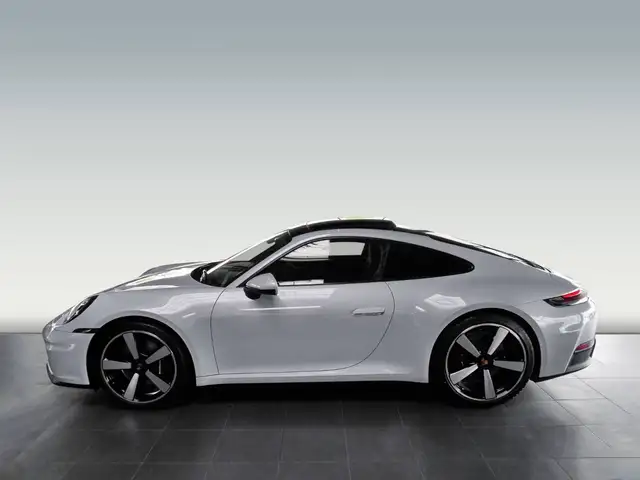 Porsche 911 view 6