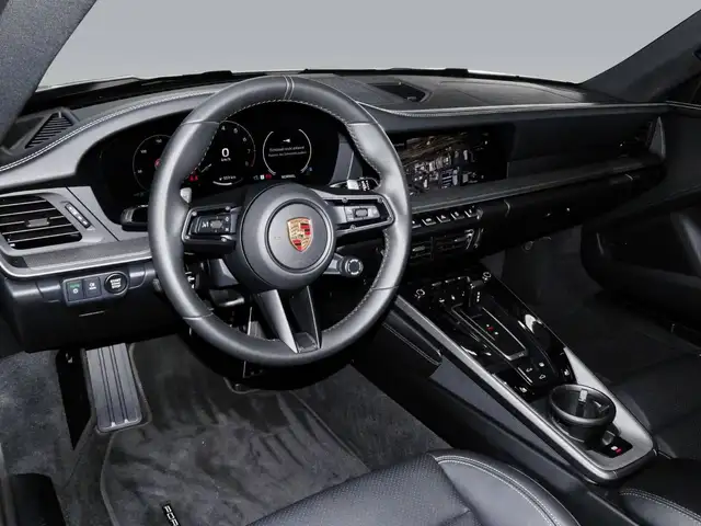 Porsche 911 view 7
