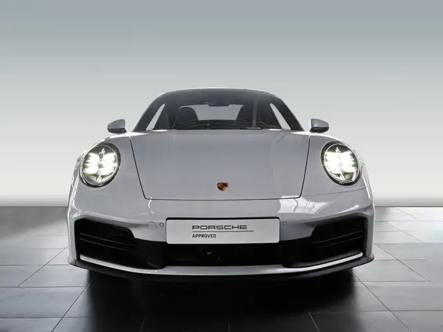 Porsche 911 view 4